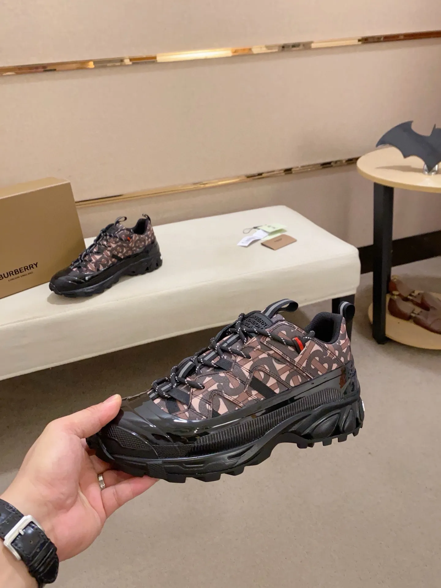 Men's shoes 💰: 640💰🇮🇹🇮🇹BURBERRY's top purchasing agents are available simultaneously at the counter. 🔍🔍Synchronized sales. Positive code number: 38-46. Italian imported cowhide, fully imported sheepskin lining, sole: original sole provided by the original factory, exclusive movable molded sole, super comfortable, original factory follow-up goods, 🔍🔍high quality, you can enter and exit the counter at will, welcome to compare